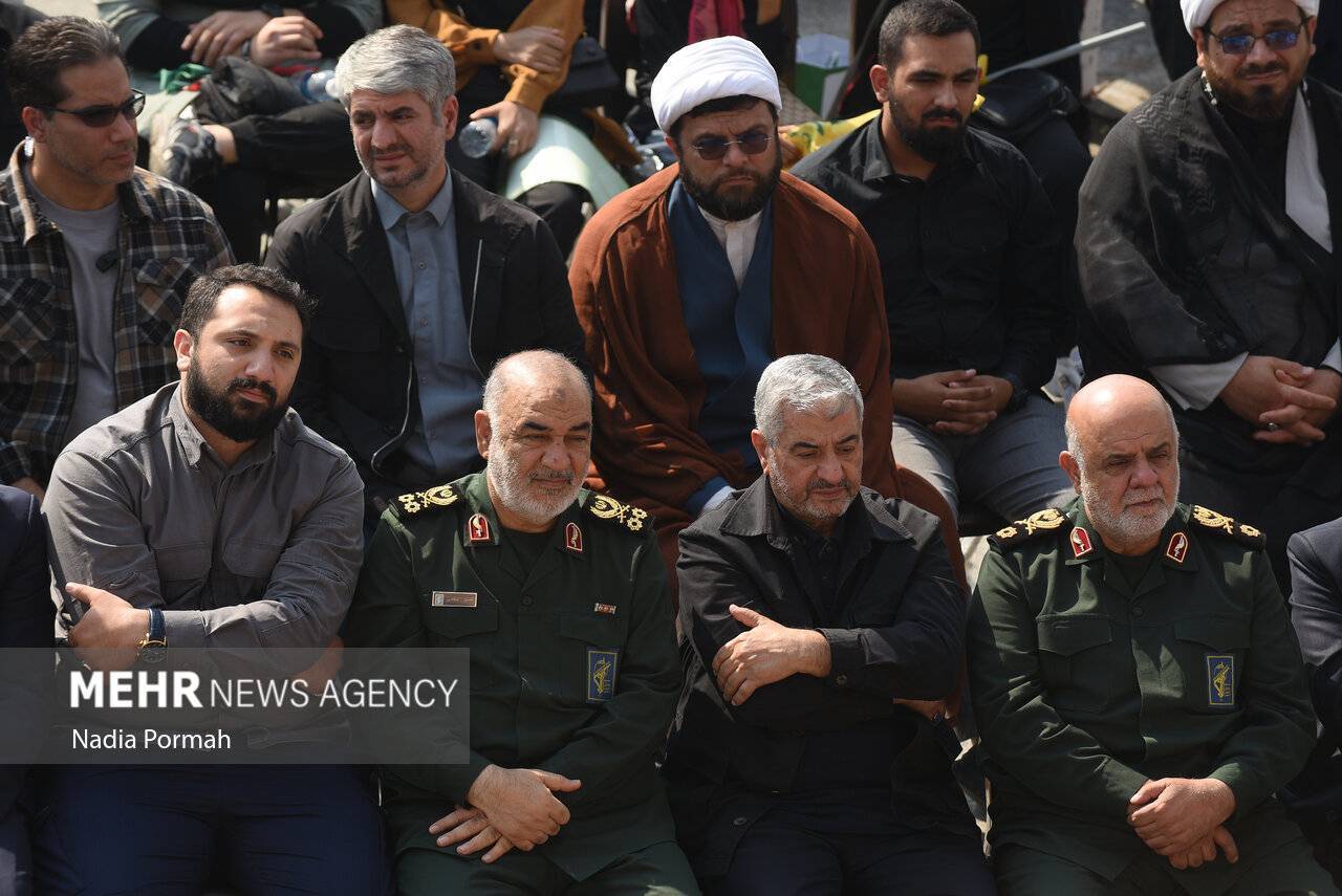 بدرقه باشکوه عباس مقاومت در تهران و تشییع و تدفین در اصفهان