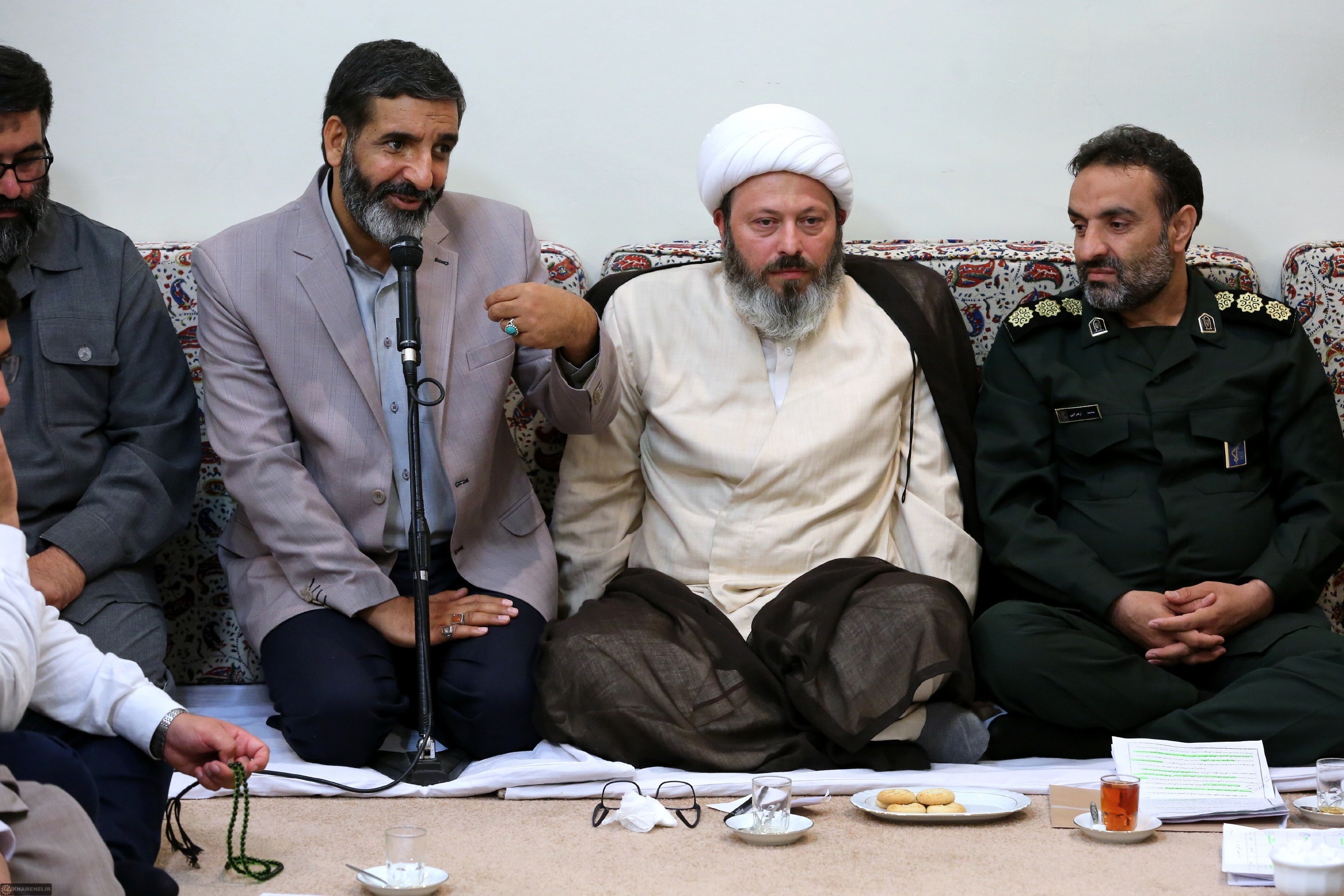 اگر یک جوان رییس دولت شود، همه مدیرانی که به طور عادی در همه سطوح روی کار می‌آیند، جوان خواهند بود