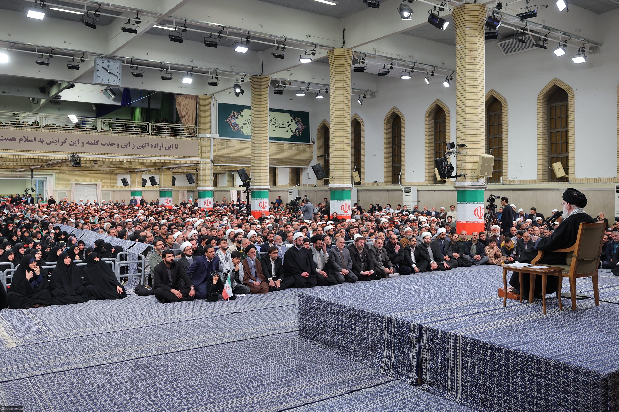 بیانات رهبر در دیدار با مردم قم