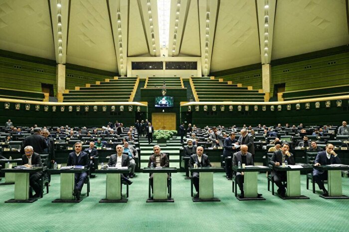 جلسه غیرعلنی با تیم اقتصادی دولت