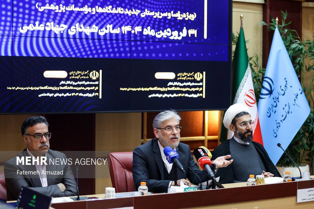 سیمایی صراف: برخی نخبگان حتی اگر مهاجرت هم نکنند به فراخوان‌های جذب توجهی ندارند