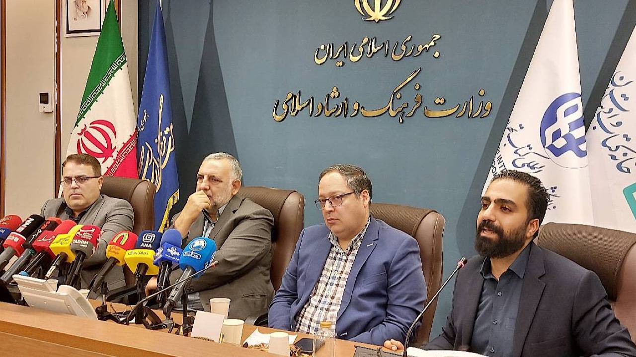 نظر آیت الله مکارم شیرازی درباره خرید و فروش بن کتاب + آیا خرید و فروش بن کتاب نمایشگاهی مجاز است؟