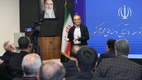 پزشکیان: برنامه‌های توسعه با تکیه بر داده‌های دقیق از ظرفیت‌های هر منطقه تدوین شود + آقای دکتر ، معاونت توسعه روستایی الگوی تعریف شده برای توسعه روستایی ندارد، در این وضعیت داده مثلا به چه درد می خورد؟