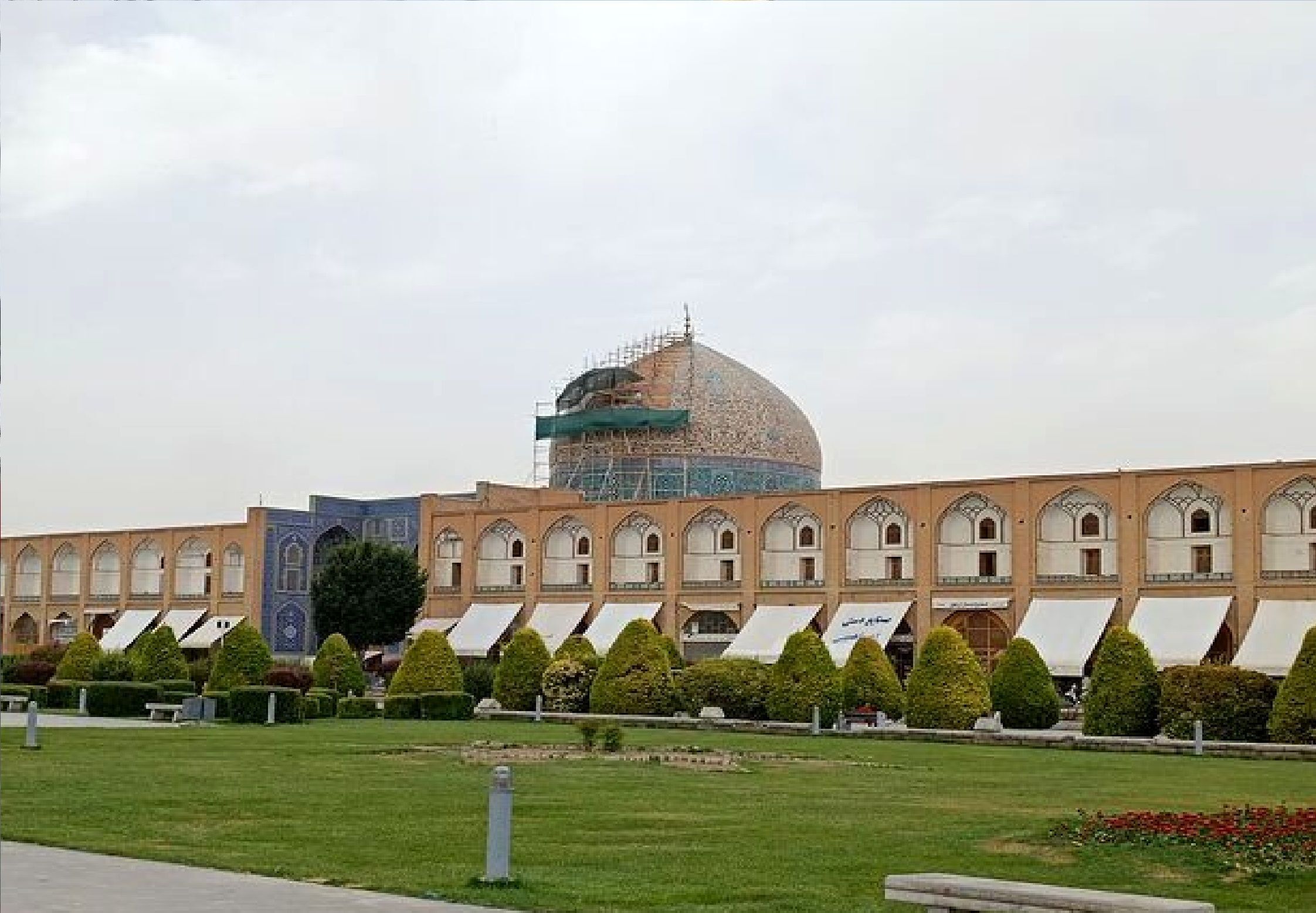 ورود خودروهای هیئت طالبان به نقش‌جهان بدون هماهنگی با میراث + اهمال نگهبانان ،گاف دیپلماتیک یا مصلحت امنیتی؟