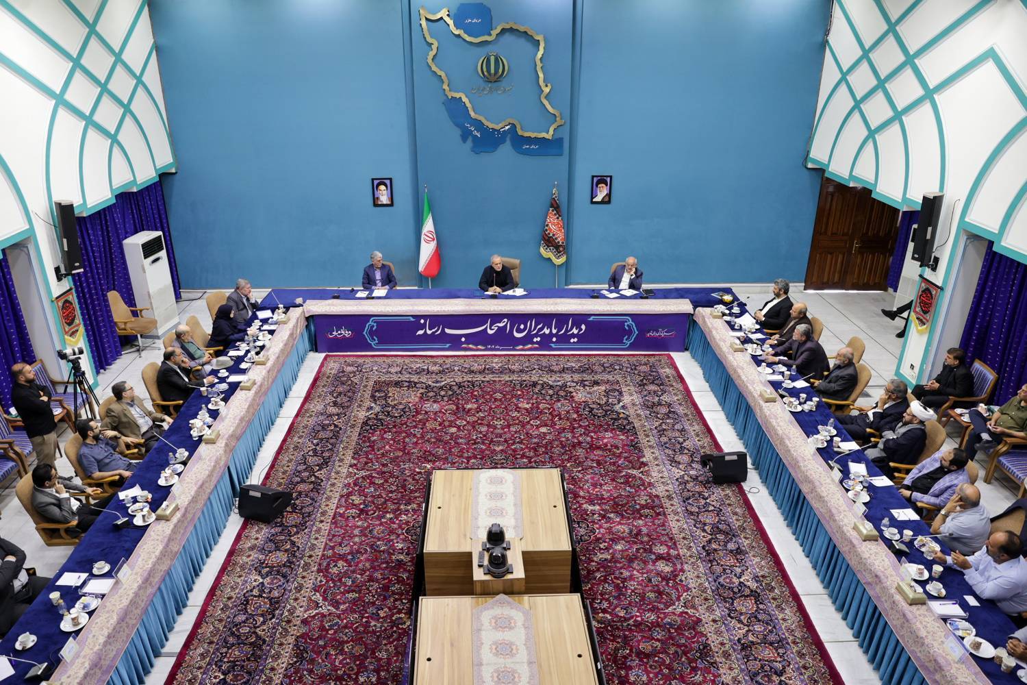 پزشکیان: در بازدید سرزده از وزراتخانه‌ها و مراکز دولتی دنبال شو و نمایش نیستم + چندین بار به سازمان برنامه و بودجه رفتم و تاکید کردم که بودجه ریزی را عملیاتی کنید؟!