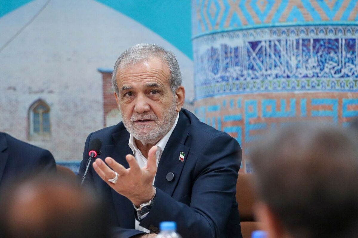 آقای پزشکیان بجای درخواست کاهش ساعت کاری کارکنان دولت از حضرت آقا، چرا کوچک سازی دولت را در دستور کار قرار نمی دهد؟