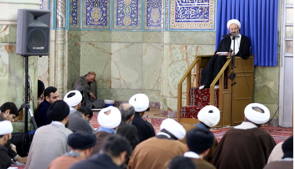 جامعه فقهی در خصوص مرجعیت زنان باید وارد بحث عمیق علمی شود