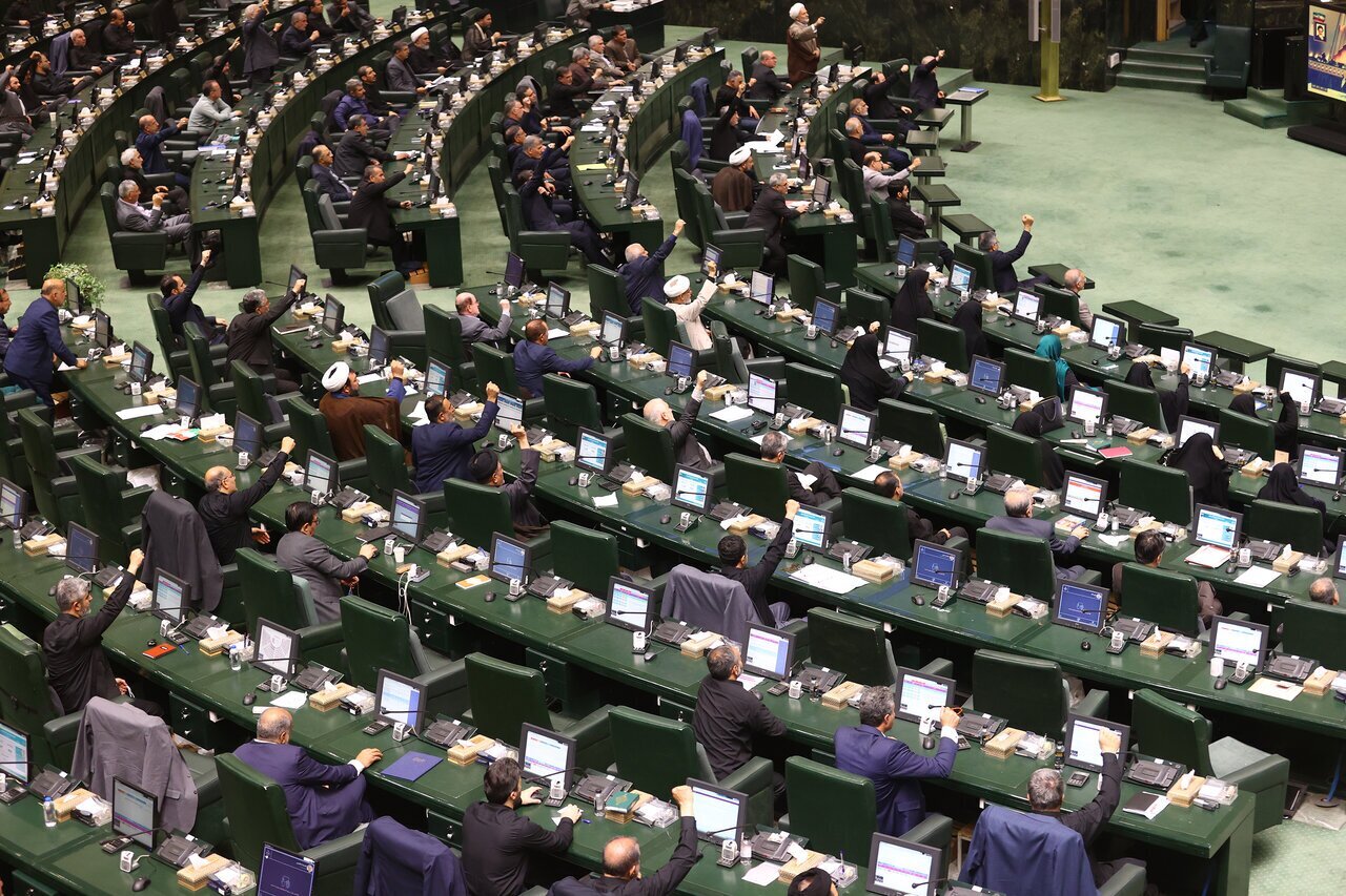 ابلاغ قانون «تشدید مجازات جاسوسی» برای اجرا به دستگاههای اجرایی توسط مسعود پزشکیان ابلاغ قانون «تشدید مجازات جاسوسی» برای اجرا به دستگاههای اجرایی توسط مسعود پزشکیان