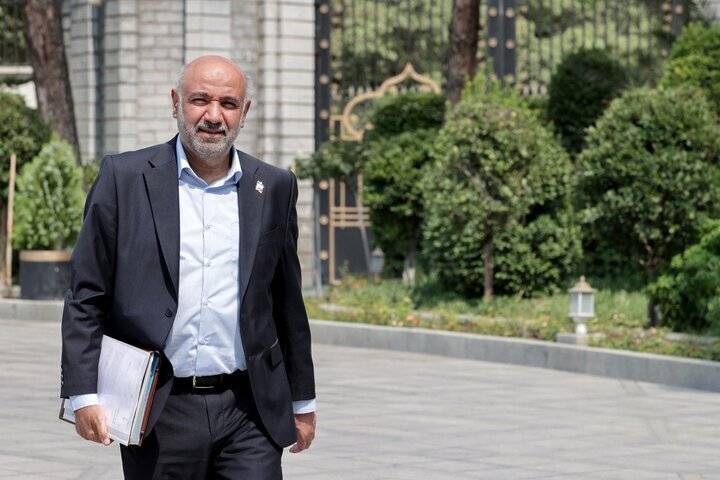 چرا گروهی از نمایندگان مجلس به دنبال استیضاح احمد میدری ، وزیر کار هستند؟!