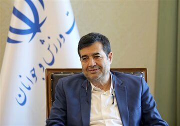 واکنش وزیر ورزش به یک ادعا: یقه کسی که گفته به تانزانیا لباس داده‌ایم را می‌گیریم!