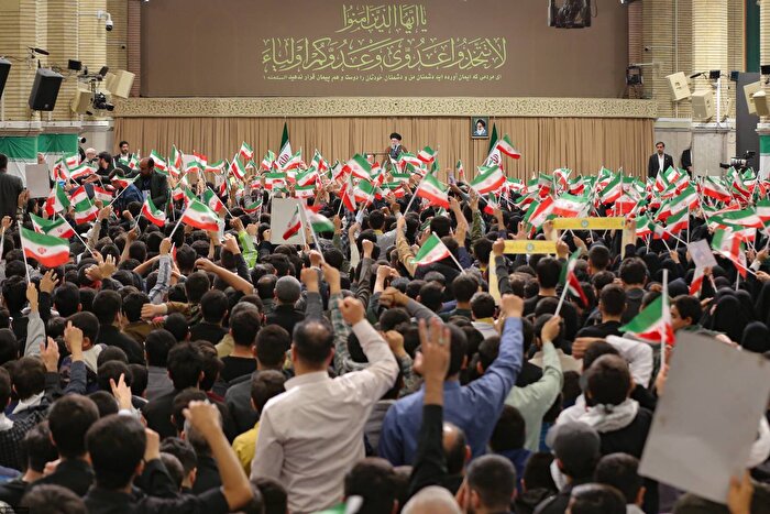 دیدار رهبر با دانش آموزان و دانشجویان