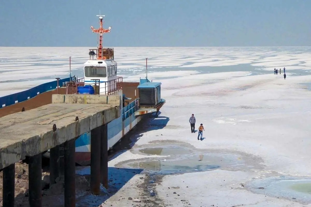 توفان نمکی دریاچه ارومیه: از تصور شانتاژ و بزرگ نمایی رسانه ای نزد افکار عمومی تا واقعیت هیولاگونه نابودگر سرزمین با برد هزار کیلومتر توفان نمکی دریاچه ارومیه: از تصور شانتاژ و بزرگ نمایی رسانه ای نزد افکار عمومی تا واقعیت هیولاگونه نابودگر سرزمین با برد هزار کیلومتر