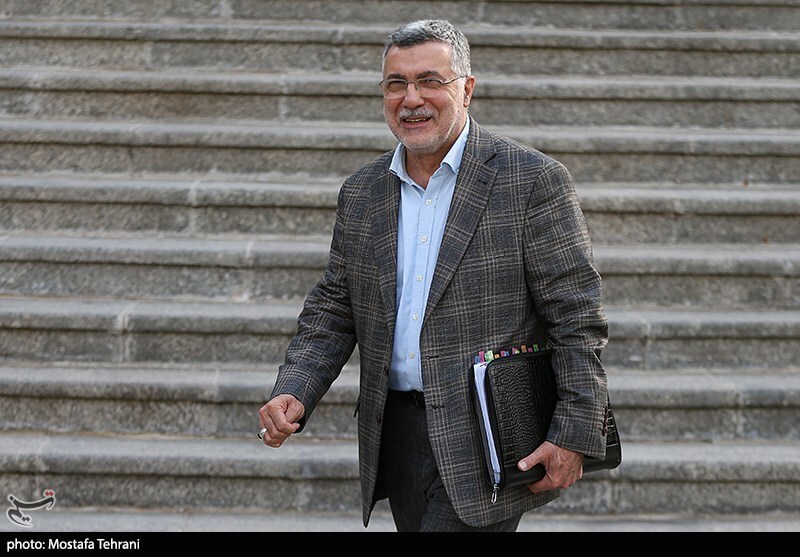 کلید خوردن سؤال از وزیر بهداشت دولت چهاردهم درخصوص خرید تعهدخدمت پزشکان و دندانپزشکان توسط مجلس