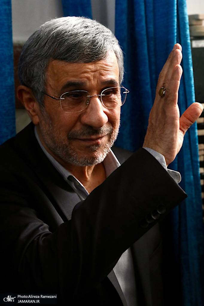 برگزاری مراسم یادبود مرحومه زرین احمدی‌نژاد، خواهر محمود احمدی‌نژاد در مسجد جامع نارمک با حضور مقامات دولت دهم و نهم