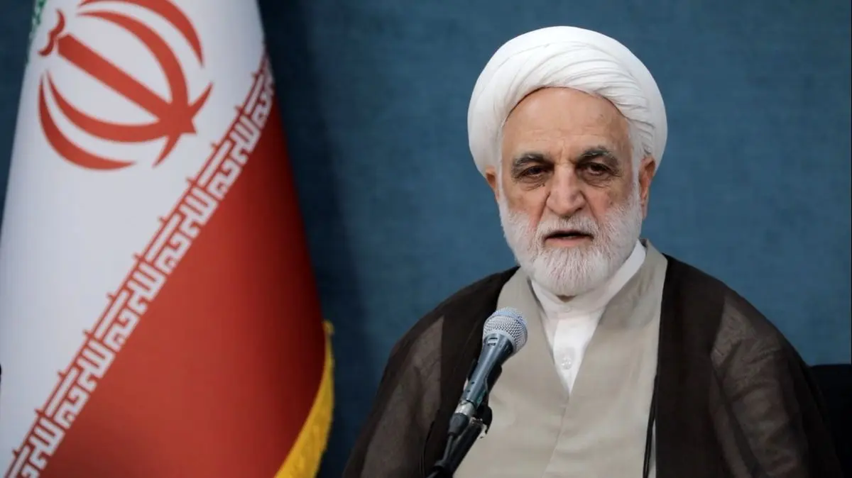 انکار مصرحات قانون اساسی و جایگاه ولایت توسط برخی از افرادی که زمانی انقلابی دوآتشه بودند