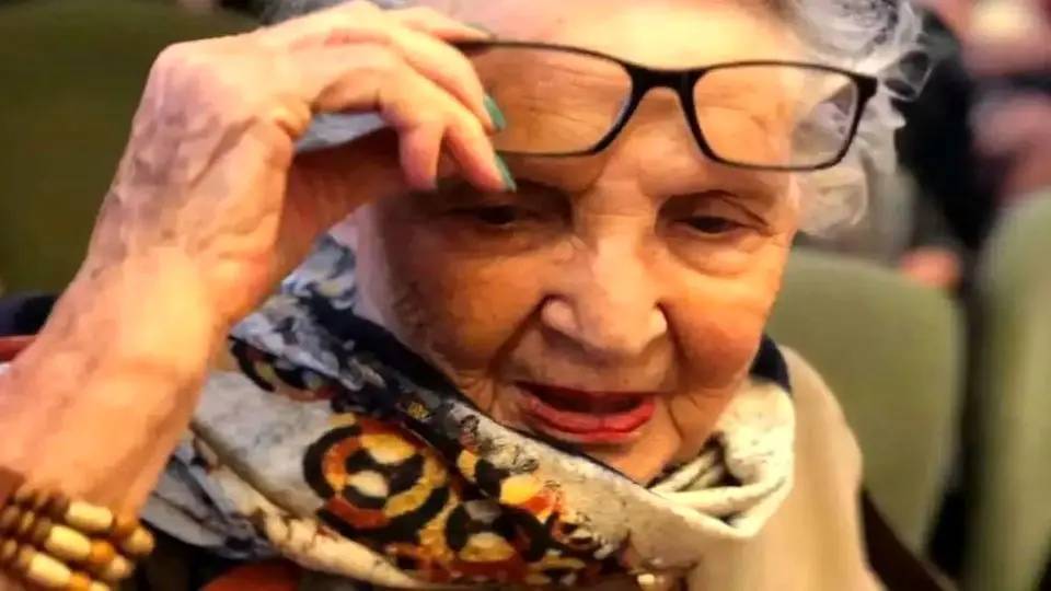 ثمینه باغچه بان و داستان بابا آب داد و دهقان فداکار ثمینه باغچه بان و داستان بابا آب داد و دهقان فداکار