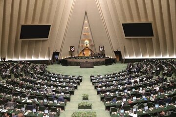 نماینده مجلس: شنیده ها حاکی است که دولت قصد دارد نرخ ارز ترجیحی را به بالای ۴۰ هزار تومان ببرد نماینده مجلس: شنیده ها حاکی است که دولت قصد دارد نرخ ارز ترجیحی را به بالای ۴۰ هزار تومان ببرد