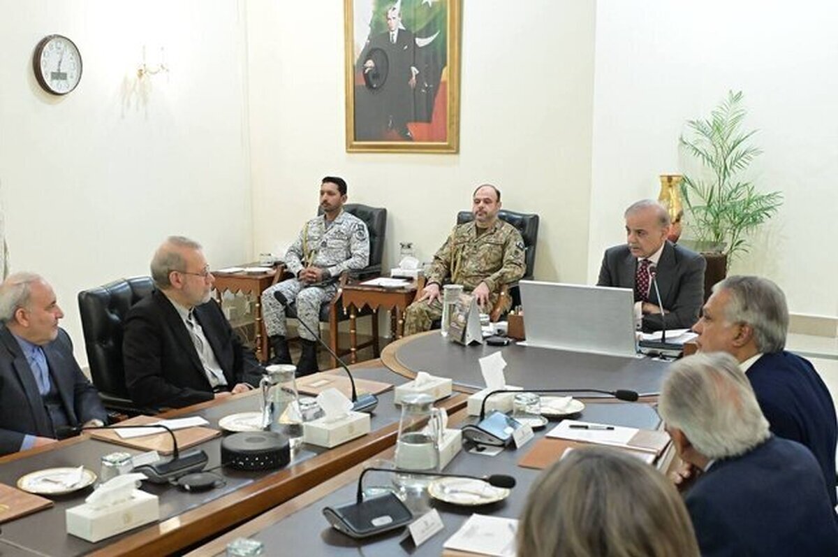 دیدار لاریجانی با  «آصف علی زرداری» رئیس جمهور ، شهباز شریف نخست‌وزیر و جمعی دیگر از مقامات پاکستانی و تعهدات در تقویت و تامین امنیت متقابل