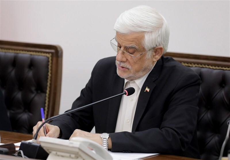 اعلام مصوبه تعیین نرخ‌های سه‌گانه بنزین توسط عارف و نرخ سوم ۵۰۰۰ تومانی برای سهمیه آزاد + احتمال افزایش ۲۵ درصدی نرخ برای سال‌های آتی