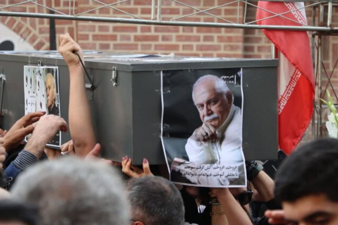 تدفین پیکر خواننده «گل پامچال» در جوار میرزا کوچک خان جنگلی + آیا الگوی همجواری مزار مشایخ، هنرمندان و شهدای گمنام ، پیگیری ملی می شود؟ تدفین پیکر خواننده «گل پامچال» در جوار میرزا کوچک خان جنگلی + آیا الگوی همجواری مزار مشایخ، هنرمندان و شهدای گمنام ، پیگیری ملی می شود؟