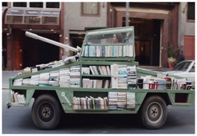 کتابخانه ماشین فورد مدل 1979 متعلق به رائول لمسوف