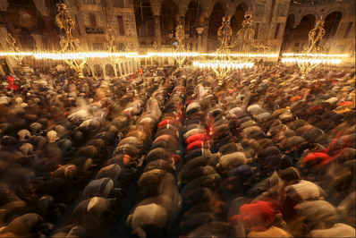 اقامه نماز تروایح روزه‌داران ترکیه در نخستین روز از ماه رمضان در مسجد ایاصوفیه استانبول
